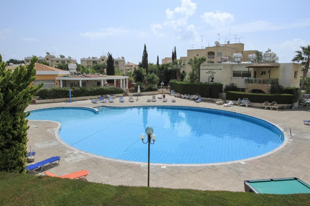 Santa Barbara Complex Lägenhet Limassol Exteriör bild