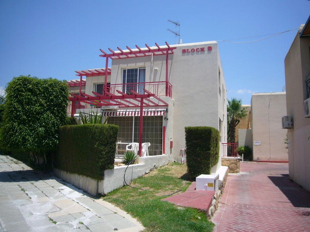 Santa Barbara Complex Lägenhet Limassol Exteriör bild