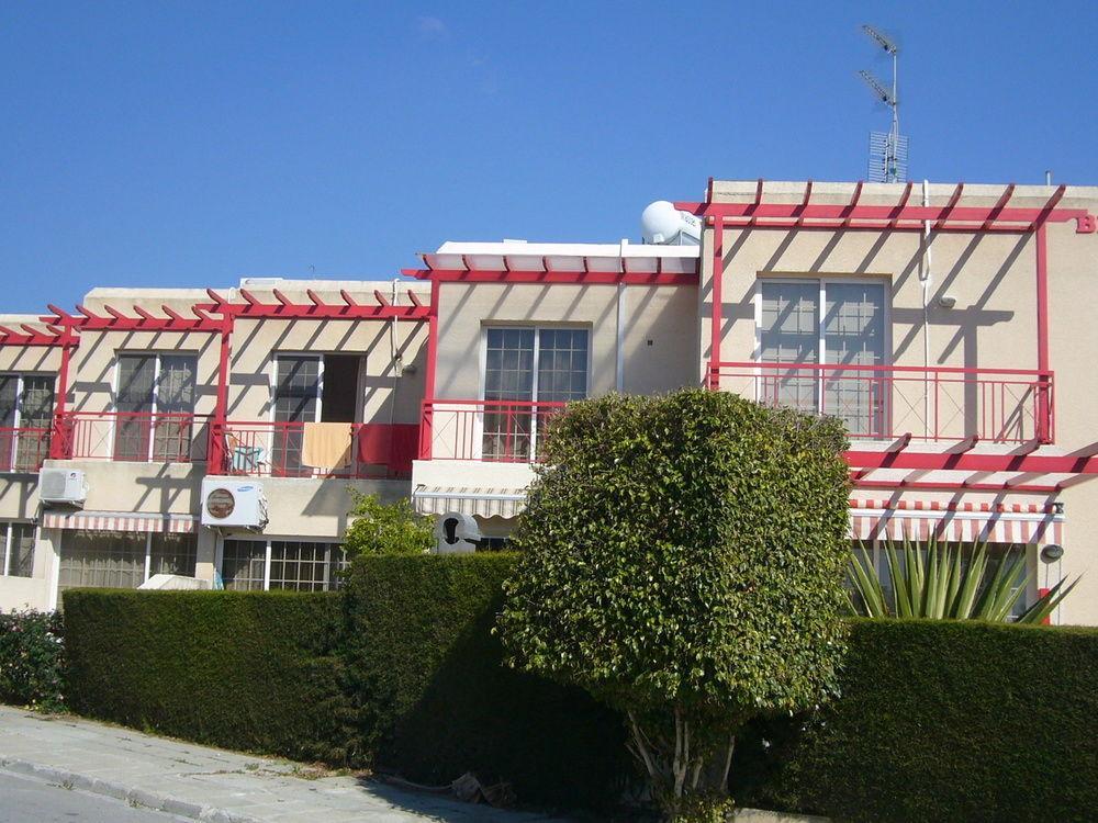 Santa Barbara Complex Lägenhet Limassol Exteriör bild
