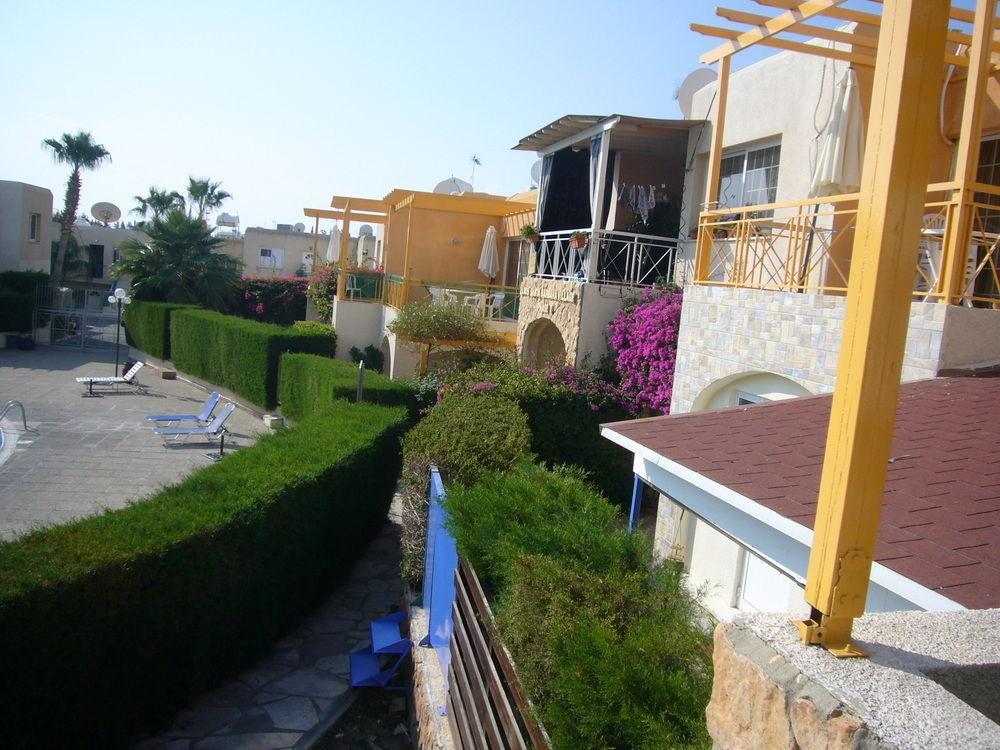 Santa Barbara Complex Lägenhet Limassol Exteriör bild