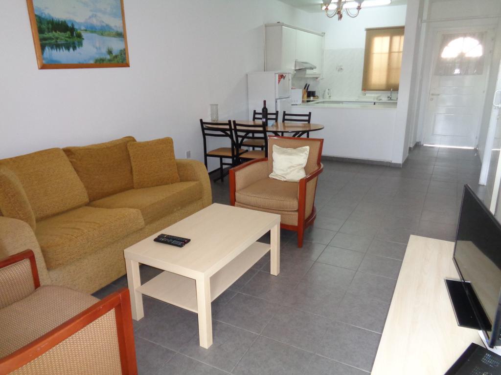 Santa Barbara Complex Lägenhet Limassol Exteriör bild
