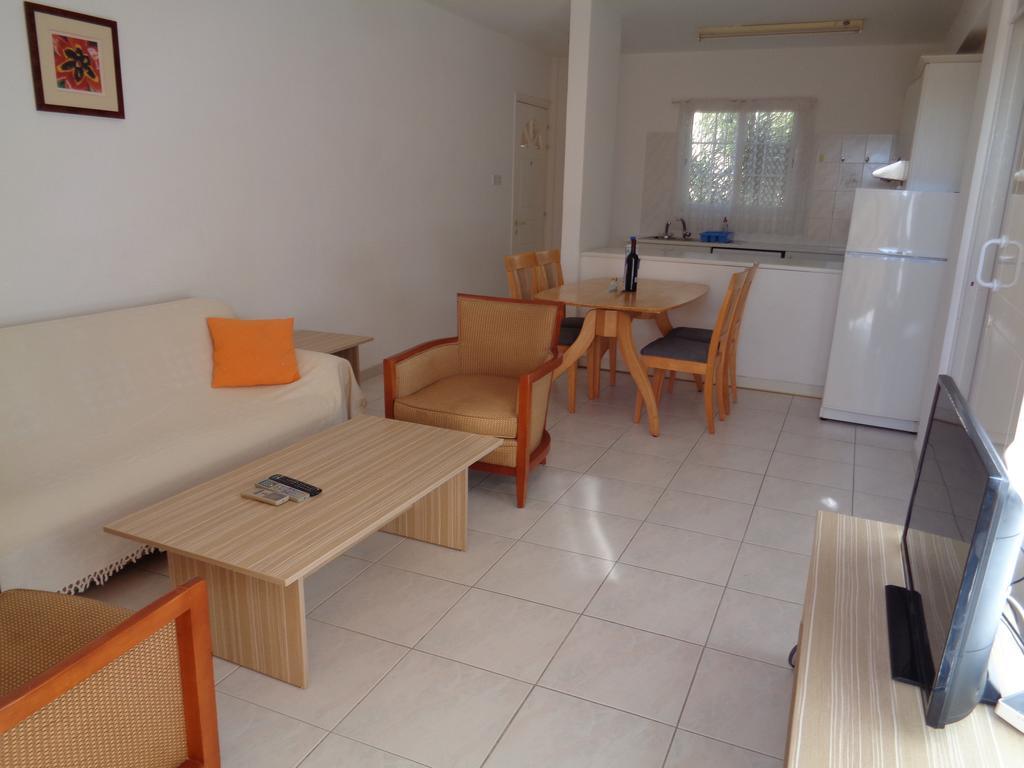 Santa Barbara Complex Lägenhet Limassol Exteriör bild